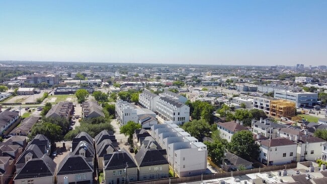 Building Photo - 5636 Dolores St