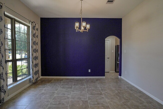 Building Photo - 7818 Lake Commons Dr