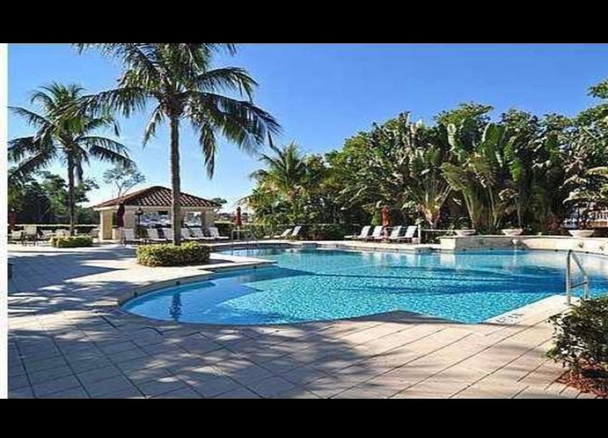 Building Photo - 3594 S Ocean Blvd