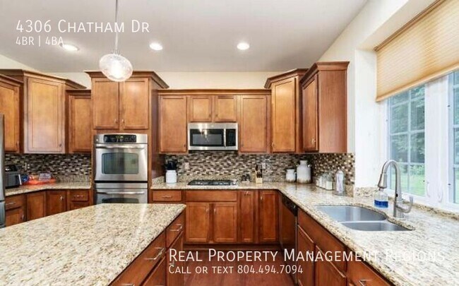 Building Photo - 4306 Chatham Dr