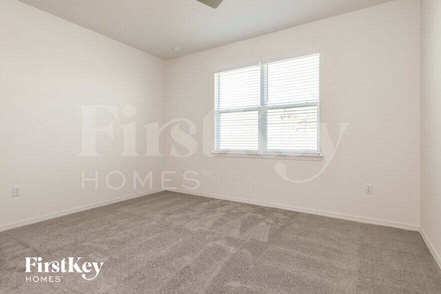 Building Photo - 1240 Spokane Pt