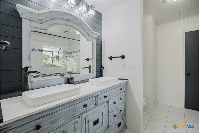 Building Photo - 1012 Pin Oak Dr