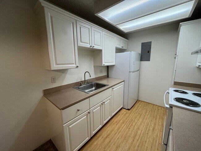 Building Photo - Royal Palm (Waipio) - Upstairs 2 bedrooms,...