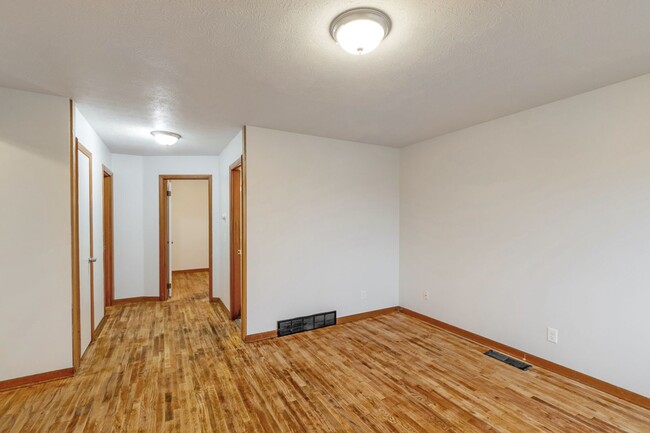 Building Photo - Single Family Home