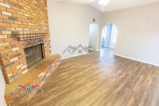 Building Photo - 3749 E Hopi Ave