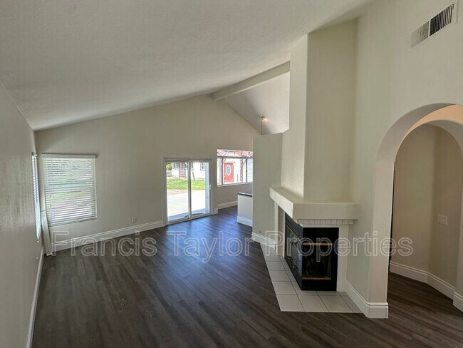 Building Photo - 4982 Wildwood Dr