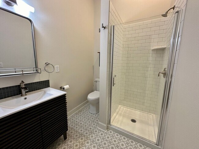 Building Photo - Modern Living with a Touch of Historic Charm