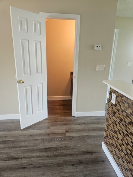 Building Photo - 500 Jaclyn Cir