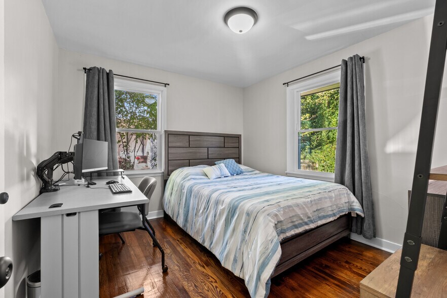 Building Photo - 1945 Camp Greene St