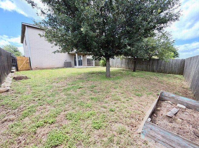 Building Photo - Spacious 3 Bedroom Home with Loft in Bulverde Village