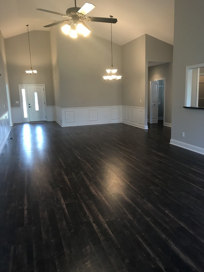 Building Photo - 1042 Quiver Ln,  Sango Exit 11