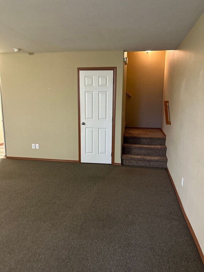Building Photo - Townhouse for Rent in North Spokane