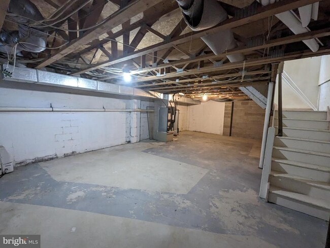 Building Photo - 830 Woodcrest Dr