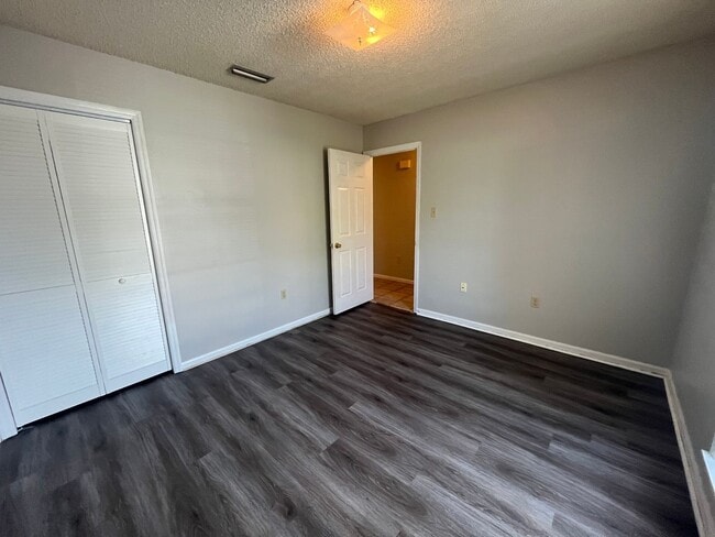 Building Photo - 2803 Fawnwood Cir