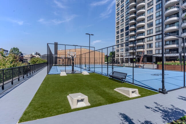 Building Photo - 2020 N Lincoln Park W