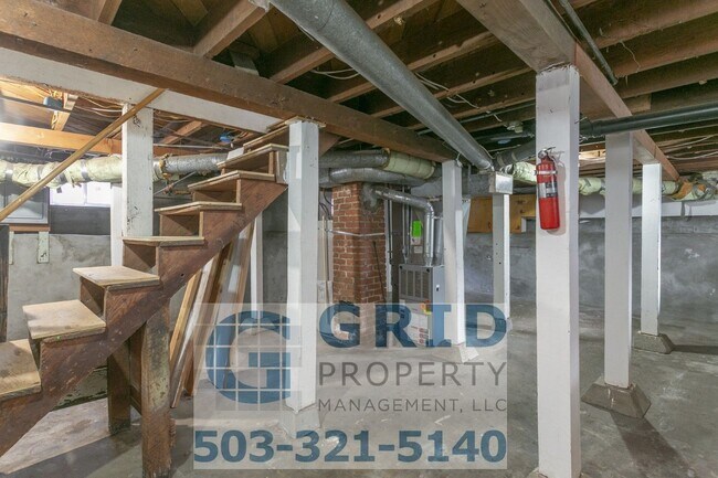 Building Photo - Spacious 3 Bedroom, 2 Bath Craftsman - Creston Park Neighborhood - A Must See!