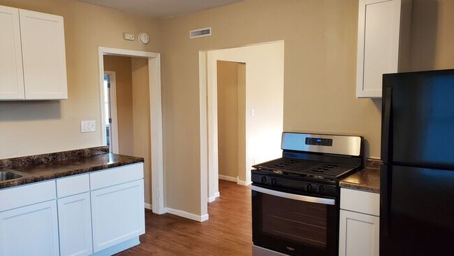 Building Photo - Newly Remodeled Huge 4 Bedroom + Office 3 ...
