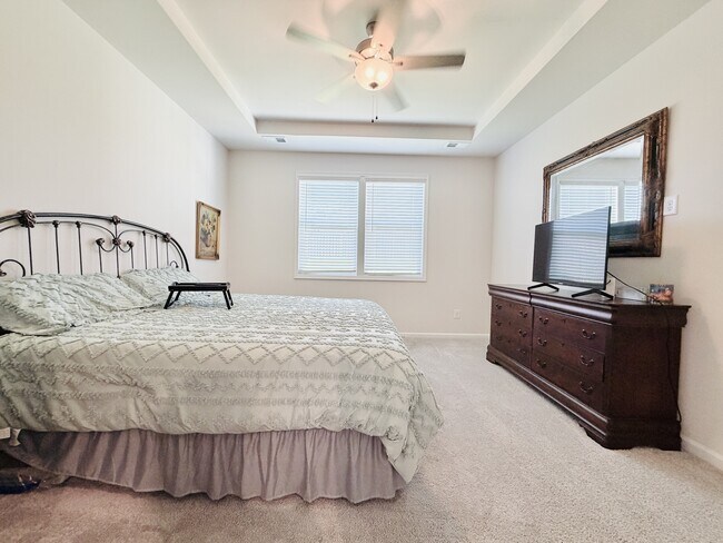 Building Photo - 667 Honeydew Dr