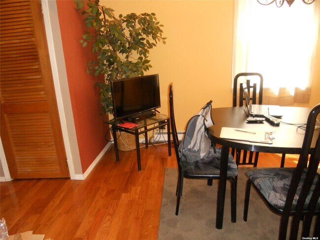 Building Photo - 32 Cove Dr