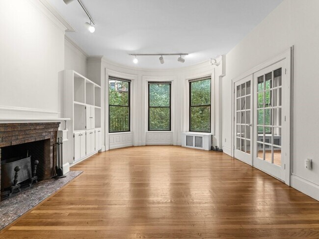 Building Photo - 473 Beacon St