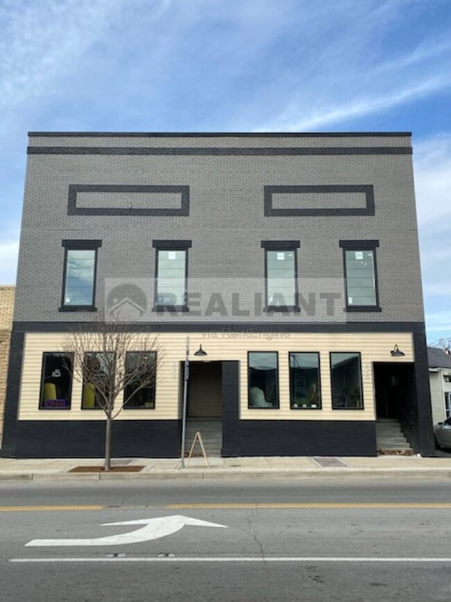 Building Photo - 225 N Main St