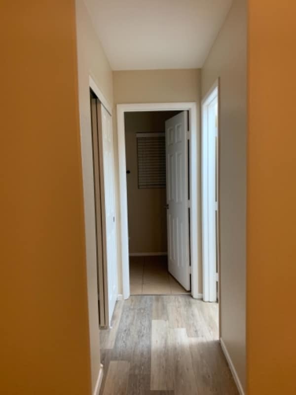 Building Photo - 552 Primrose Hill Ave