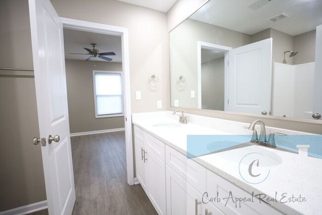 Building Photo - Luxury 2 bed 2 bath apartment - new construction!! Washer, dryer and utilities included!!