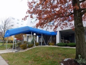 Building entry - 893 Farmington Ave