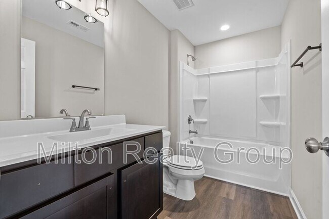 Building Photo - 121 Laura Ln