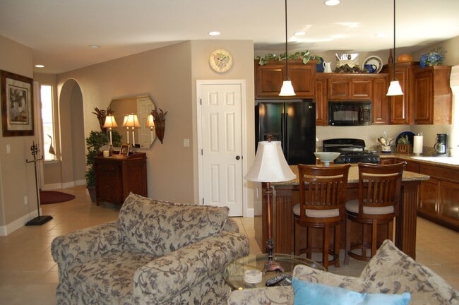 Building Photo - 3 bedroom Gem in Anatolia