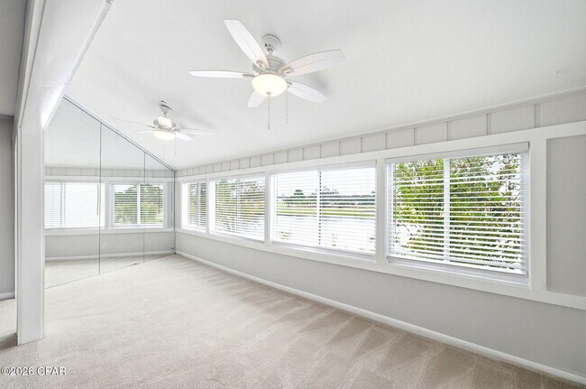 Building Photo - 4725 Bay Point Rd