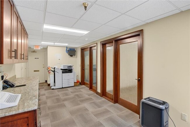 Building Photo - 750 Washington Rd