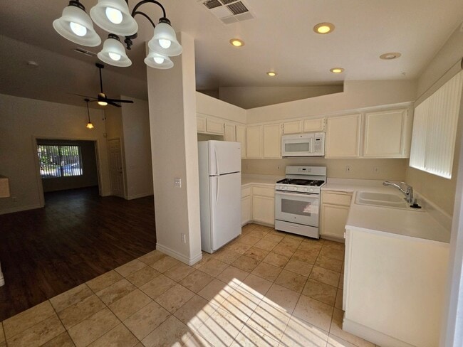 Building Photo - Beautiful Single Story Home