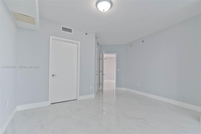 Building Photo - 475 Brickell Ave