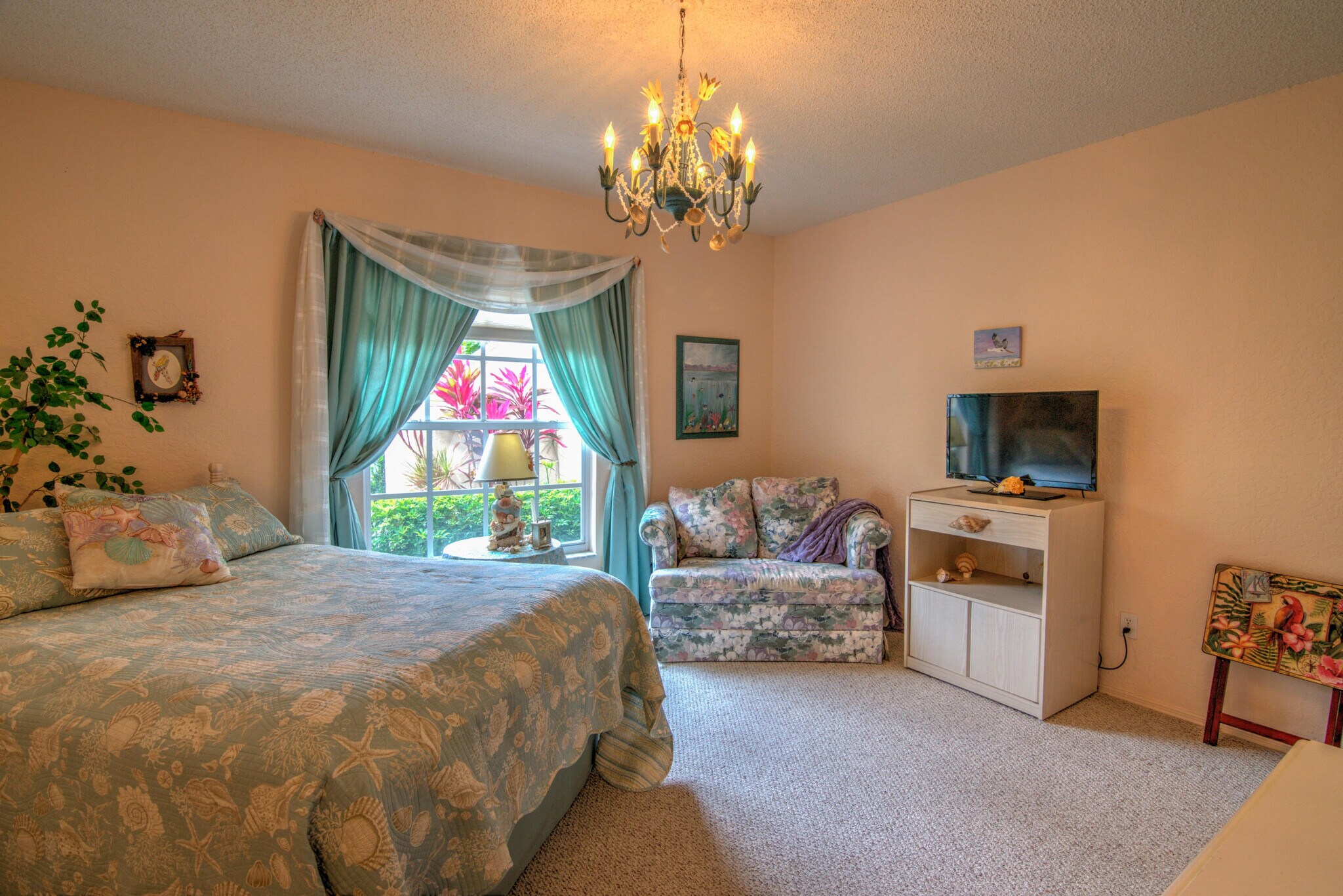 large guest room, with fold out couch and walk in closet - 106 Siena Way