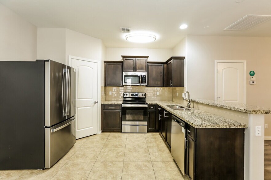 Building Photo - 2009 E Heartwood Ln