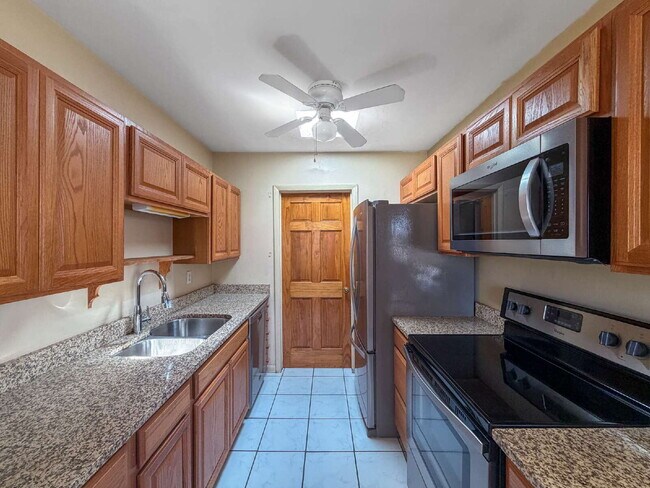 Building Photo - RENT THIS CANAL FRONT HOME WITH ZERO DEPOSIT DOWN
