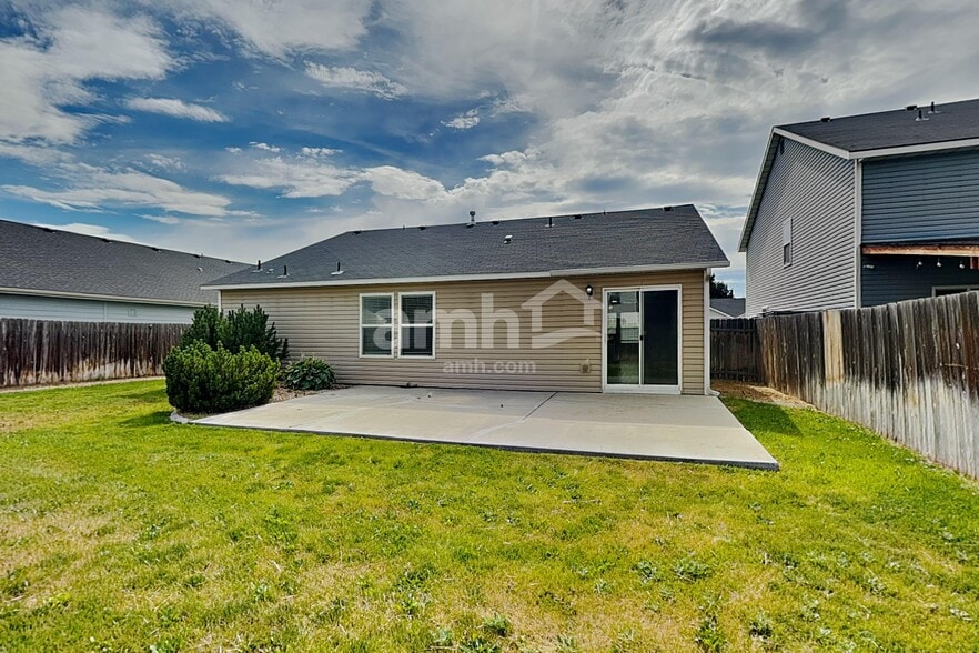 Building Photo - 40 N Amanda Dr