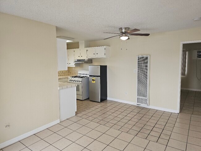 Building Photo - 14323 Haynes St