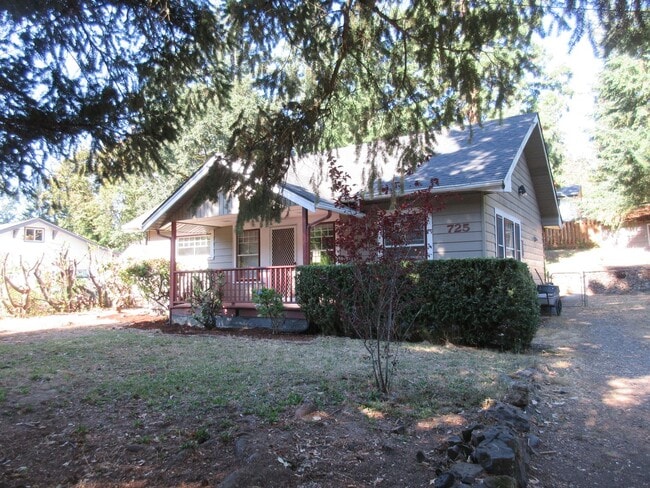 Building Photo - Charming Two Bedroom House by the Park