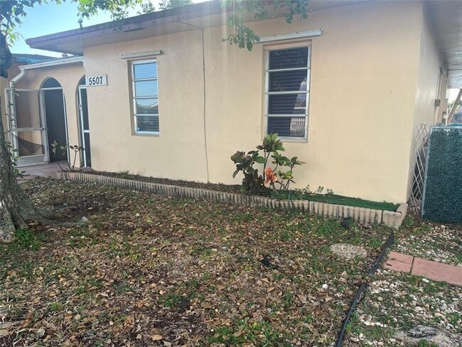 Building Photo - 5507 SW 24th Ave