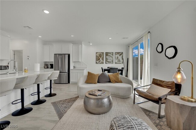 Building Photo - 8907 Roadrunner Ravine St