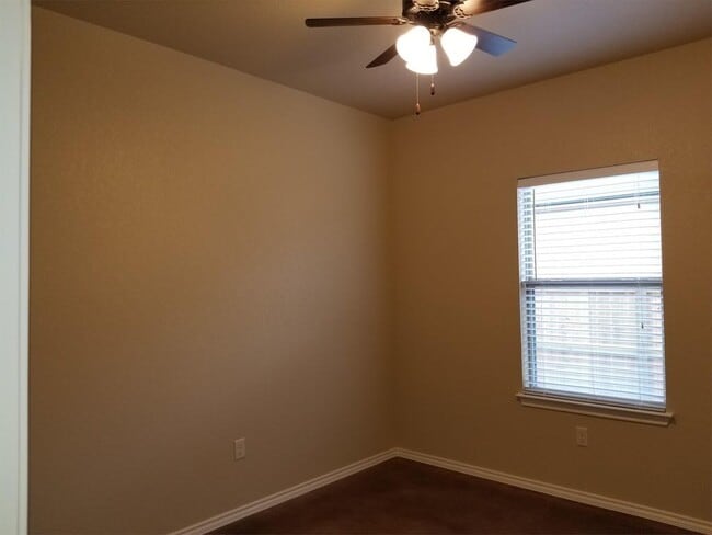 Building Photo - *COMING SOON* High Ceilings, Fenced Yard & 2-Car Garage – New Braunfels Living!