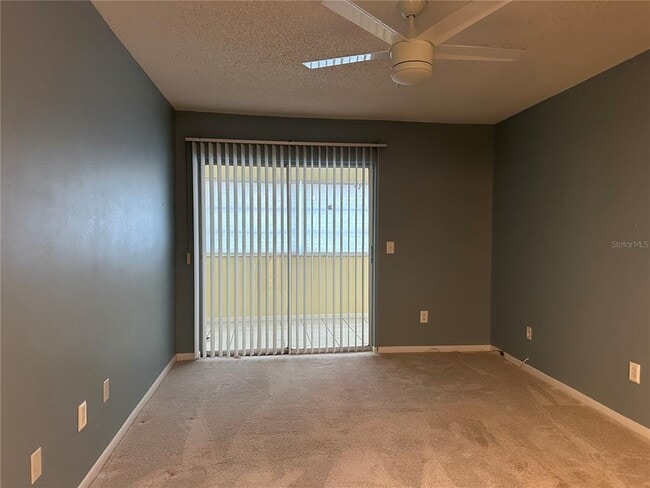 Building Photo - 209 NE Lincoln Cir N