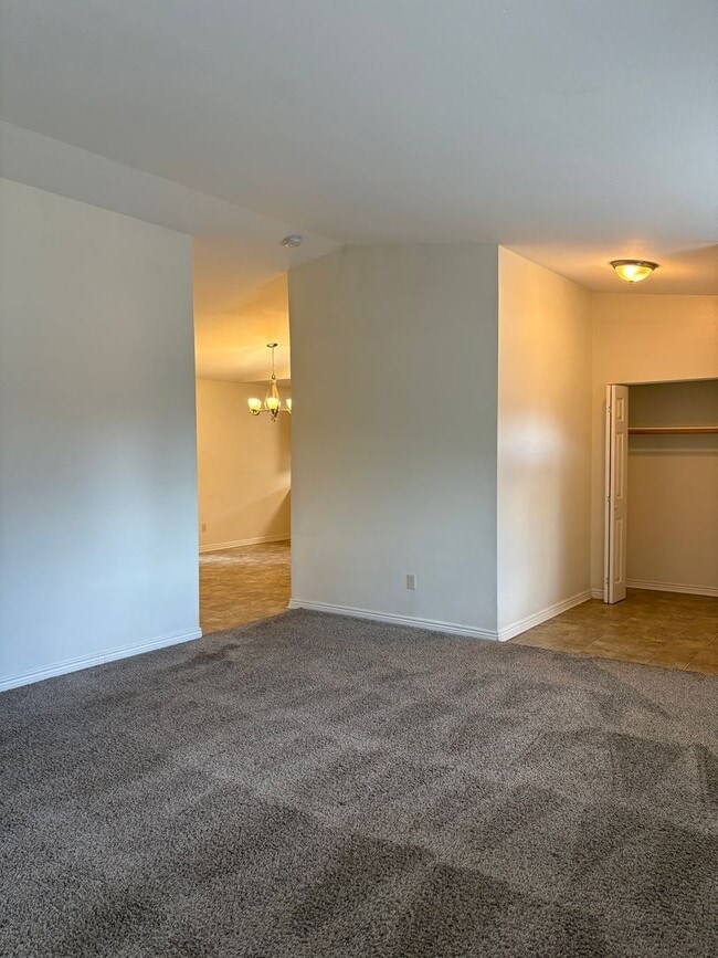 Building Photo - Amazing 1 Level Home in popular Southwest Location!