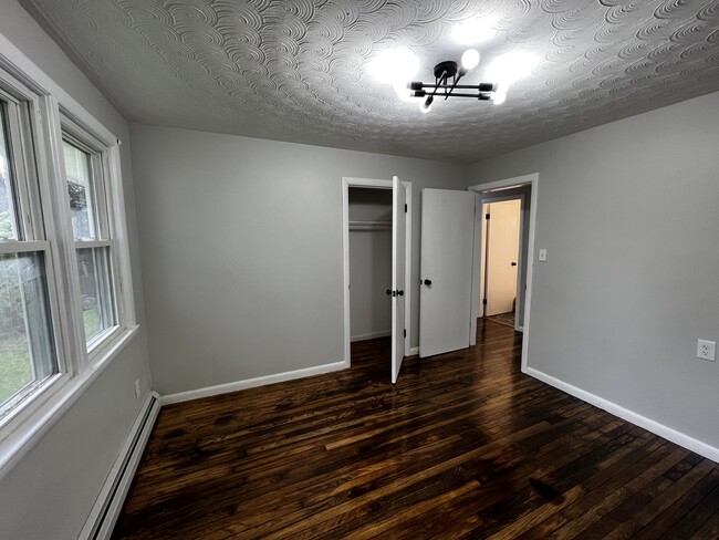 Building Photo - 388 Burncoat St