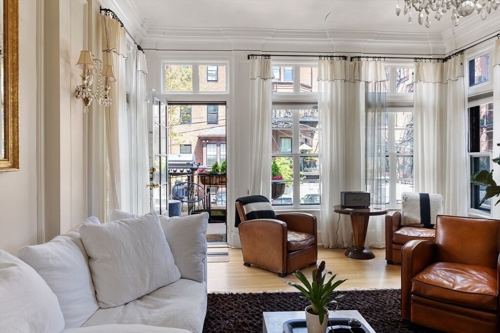 Building Photo - 295 Marlborough St