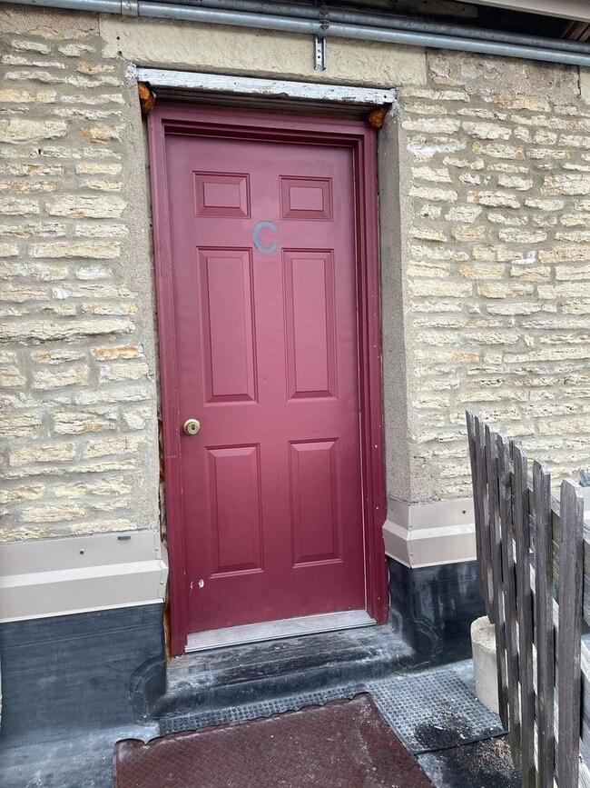 Building Photo - x141a-R