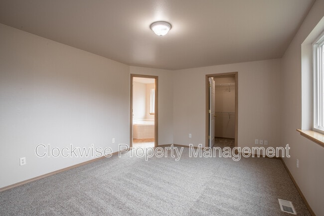 Building Photo - 5507 208th St Ct E