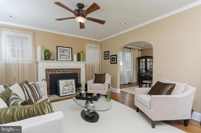 Building Photo - Spacious 4-level detached home